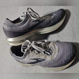 PREOWNED!! Brooks Levitate2 Women's Shoes Size 9